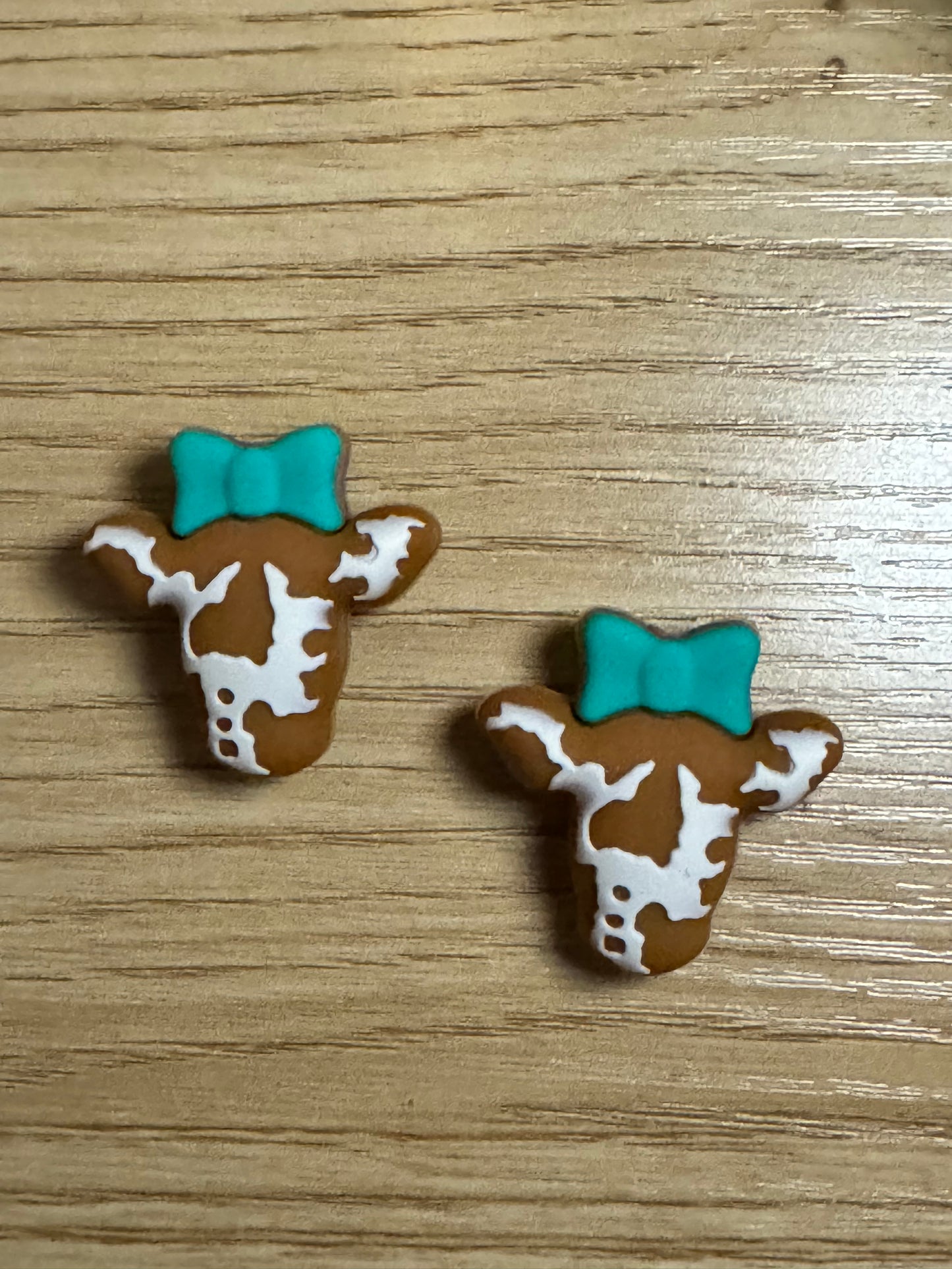 3D Tan Cow with Bow Silicone Focal