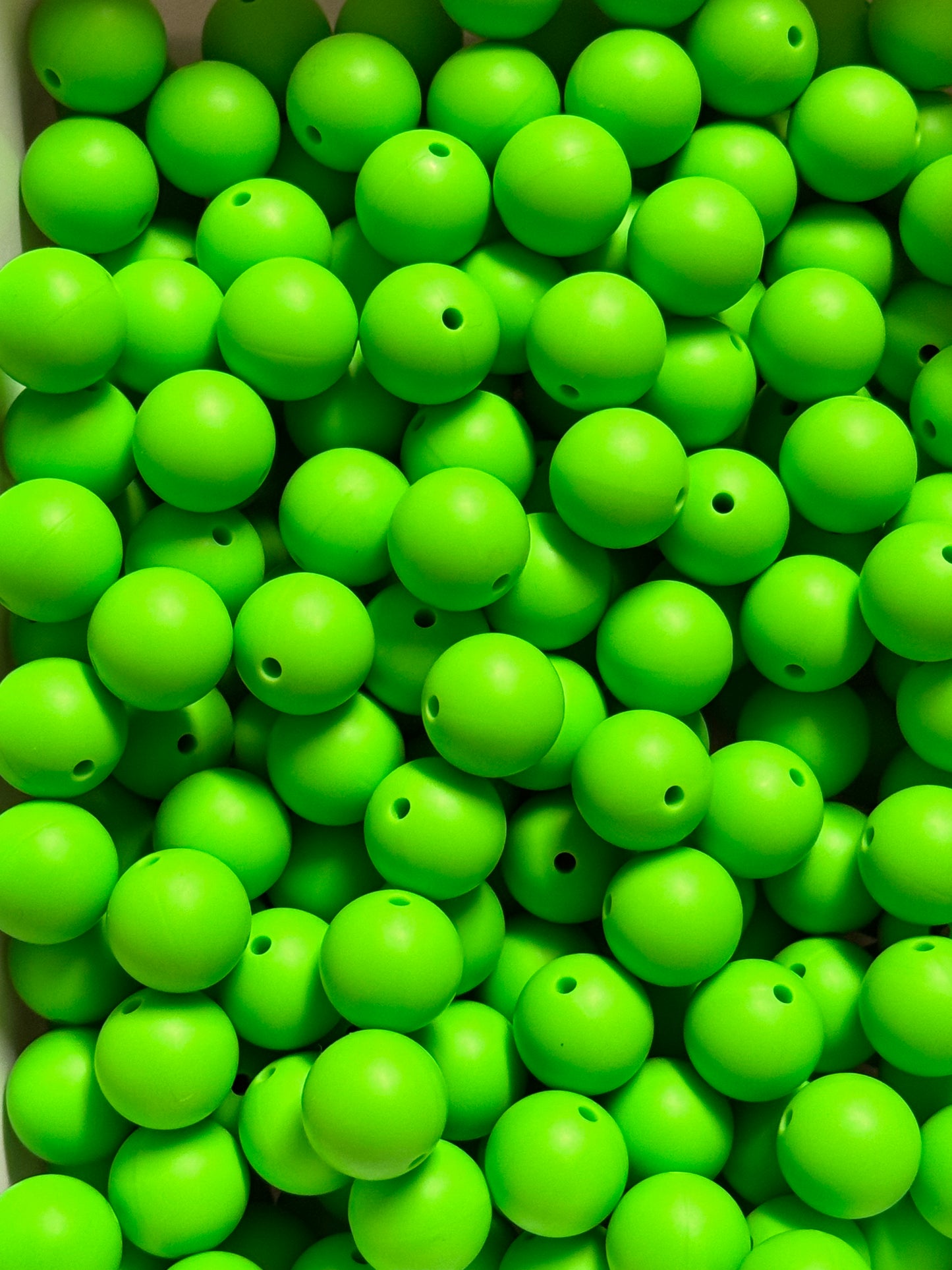 Parakeet Green 15mm Solid Color Silicone Bead